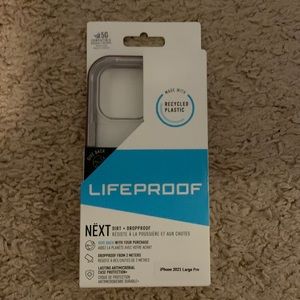 iPhone 13 pro Lifeproof case